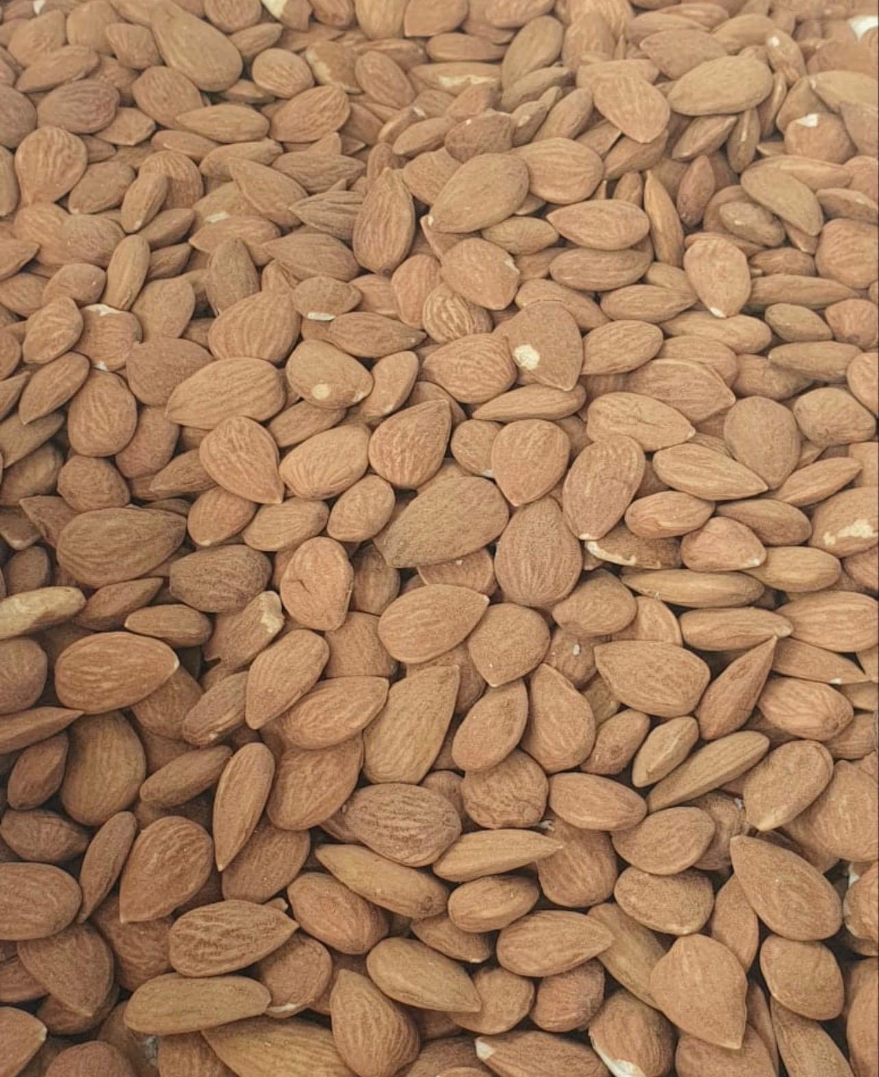 Amandes entières calibrées