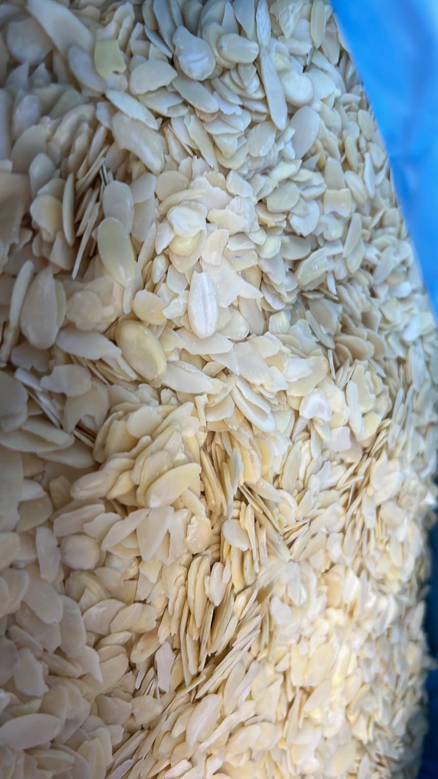 Lamelles d'amandes en vrac