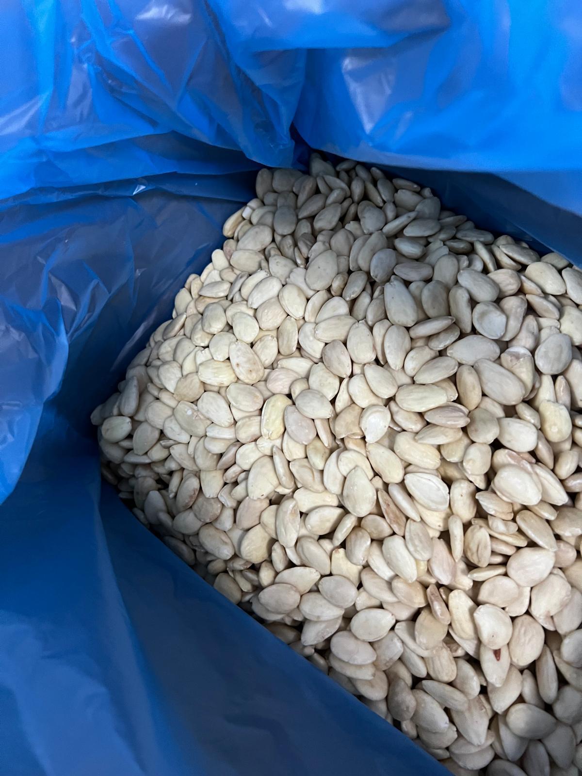 Amandes blanches émondées